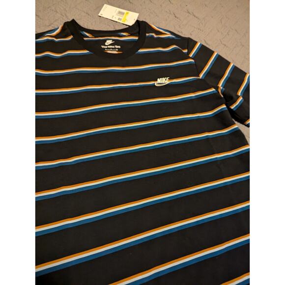 Nike Sportswear Club Stripe Embroidered Logo T-Shirt Tee Men's S DZ2985-011 - Picture 2 of 9
